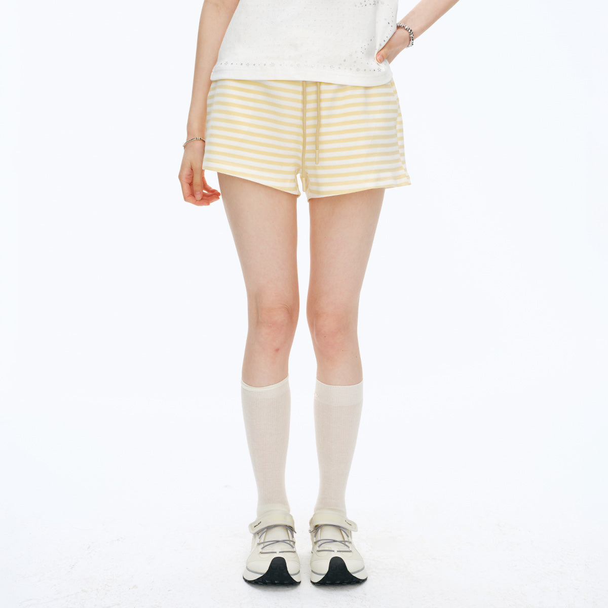 【NewJNXS x Kuku】 Girl Graphic Striped Patch Cropped Slim T-Shirt