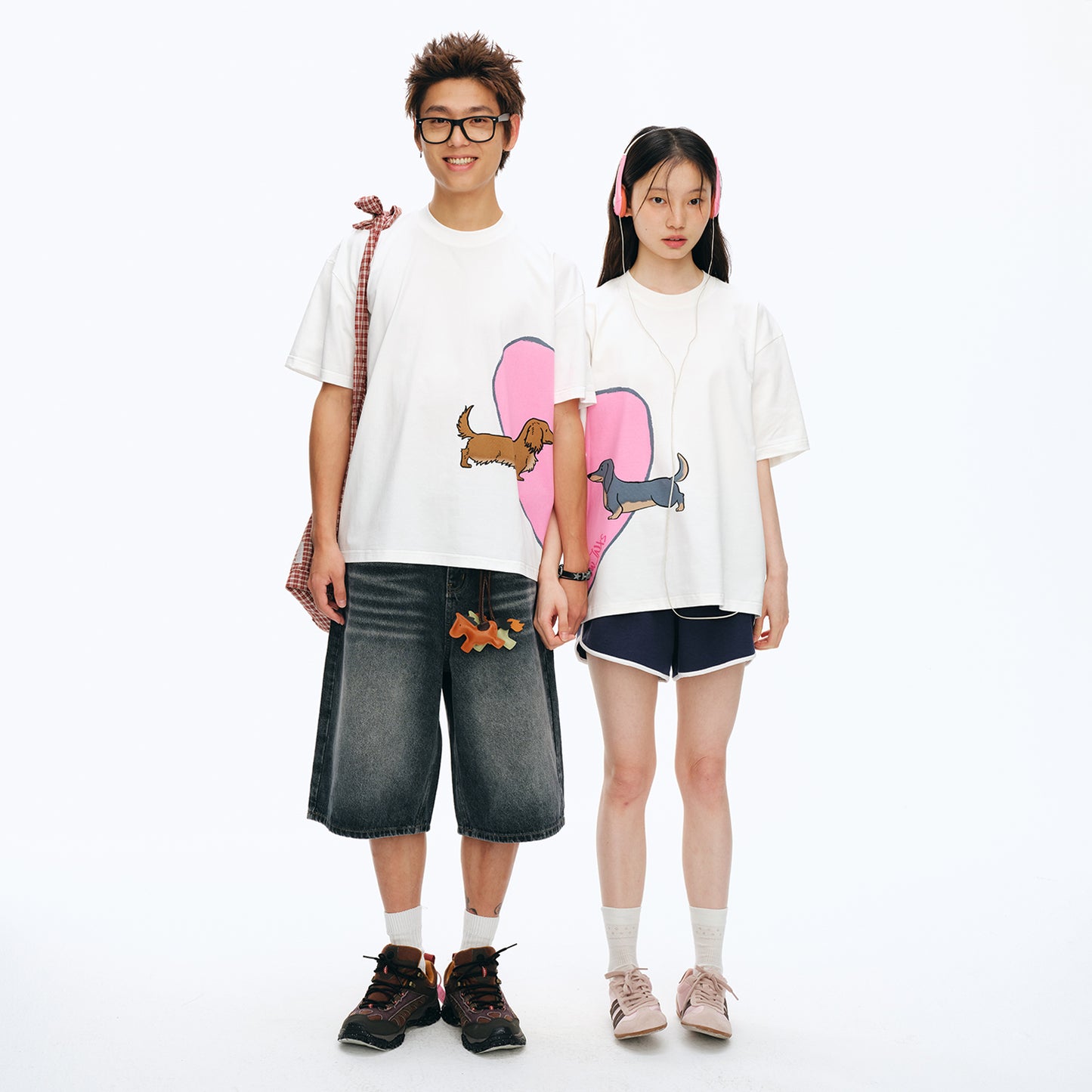 NewJNXS Dachshund Heart Couple Tee