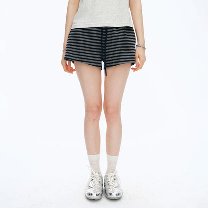 【NewJNXS x Kuku】 Girl Graphic Striped Patch Cropped Slim T-Shirt